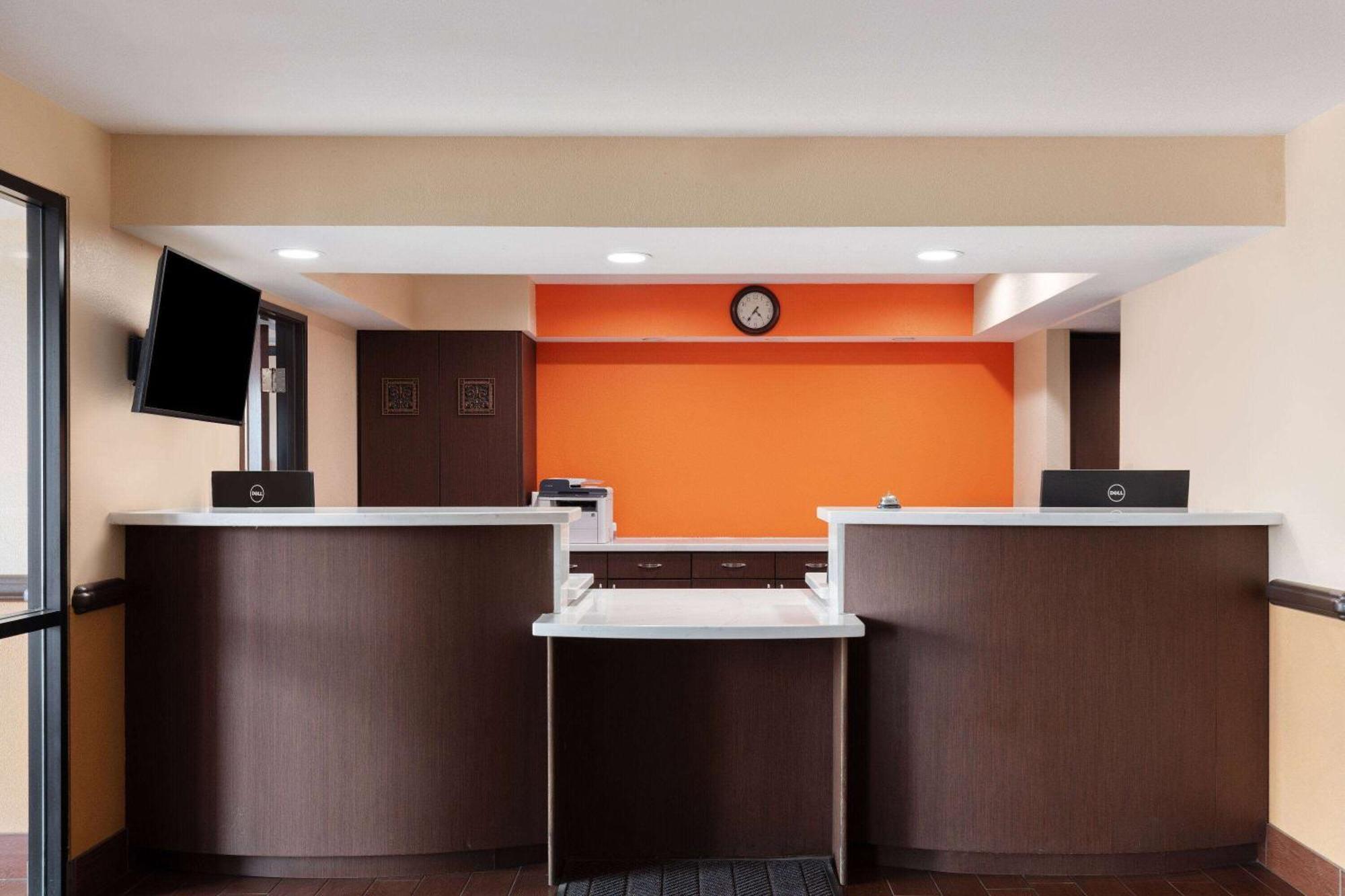 Howard Johnson By Wyndham Hotel